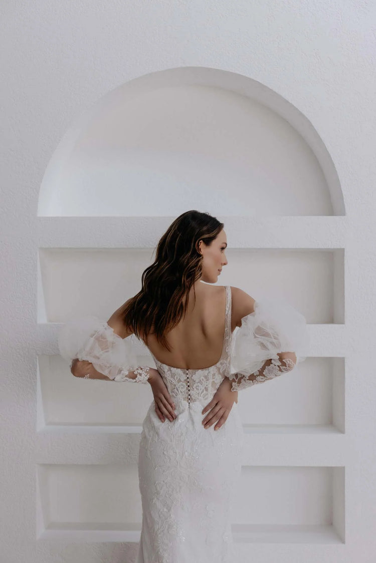 Alexandra Closed U with sleeve