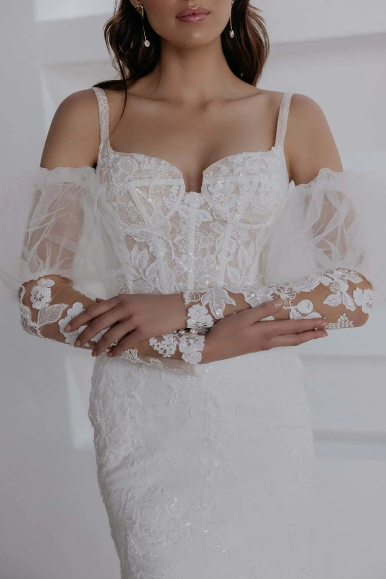 Alexandra Closed U with sleeve