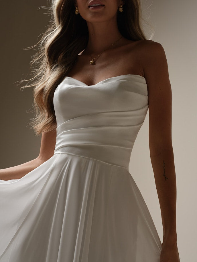 Melody with slit and sleeves
