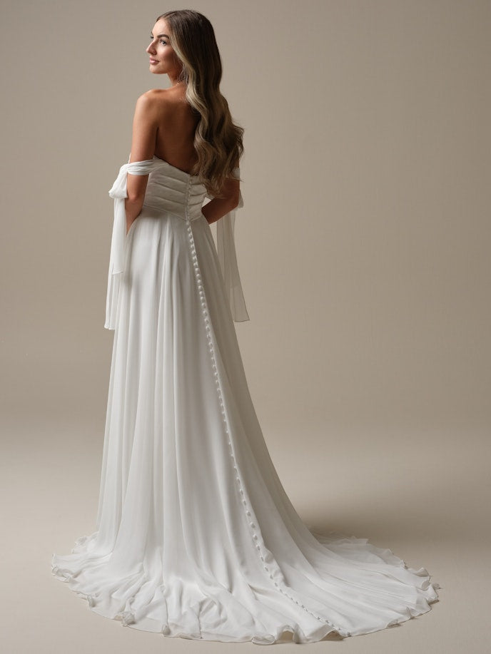 Melody with slit and sleeves