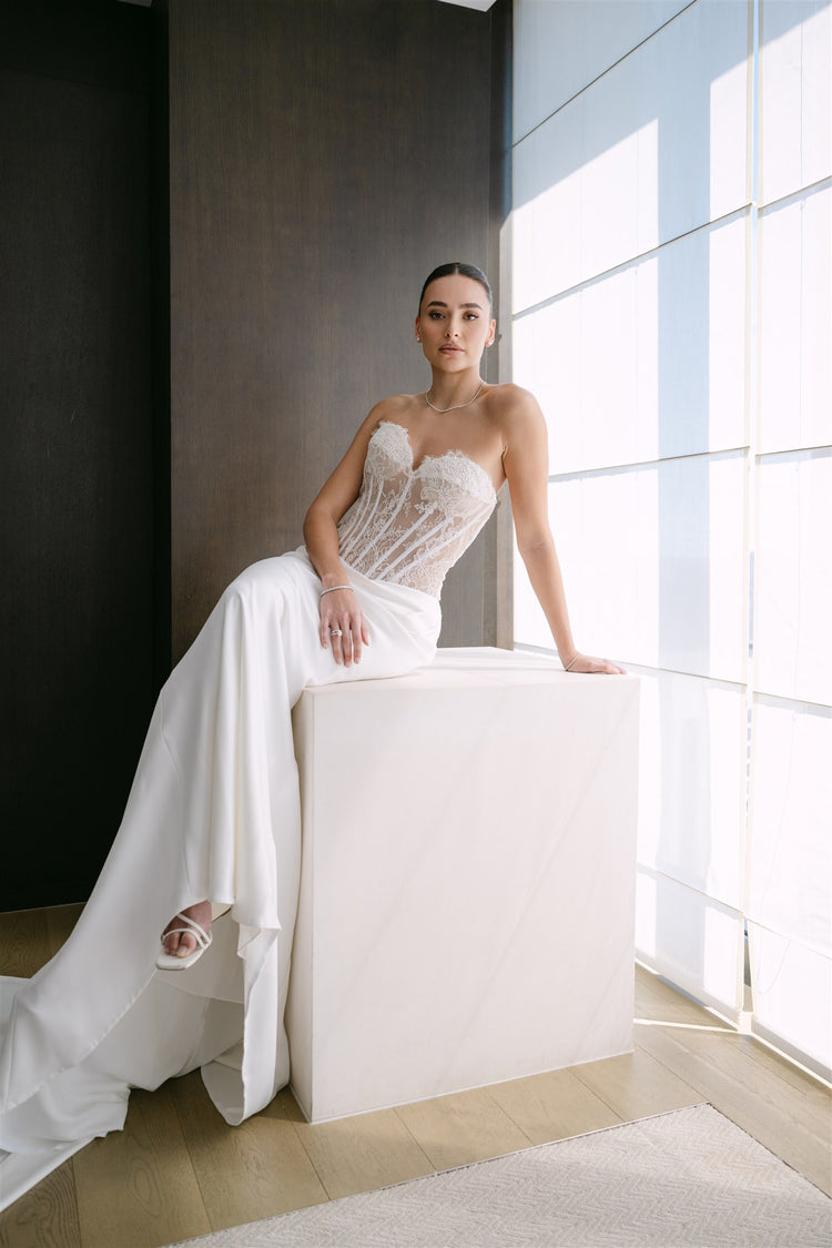 Shaylee SE081 Gown with detachable Train