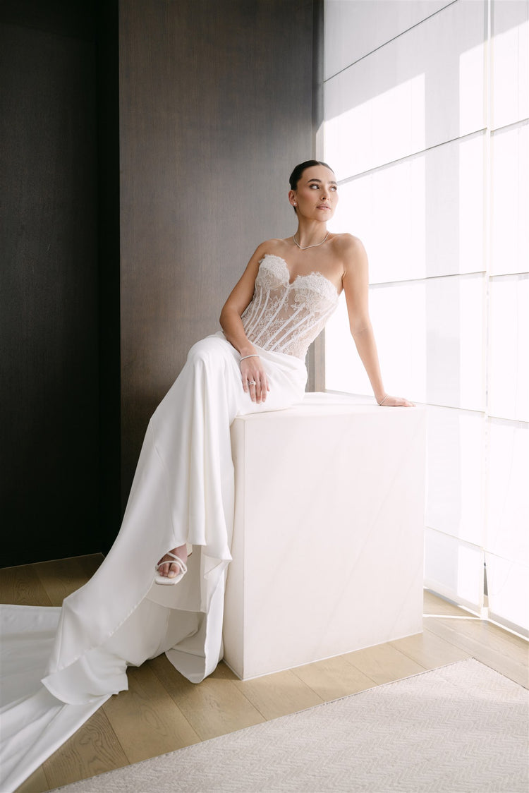Shaylee SE081 Gown with detachable Train