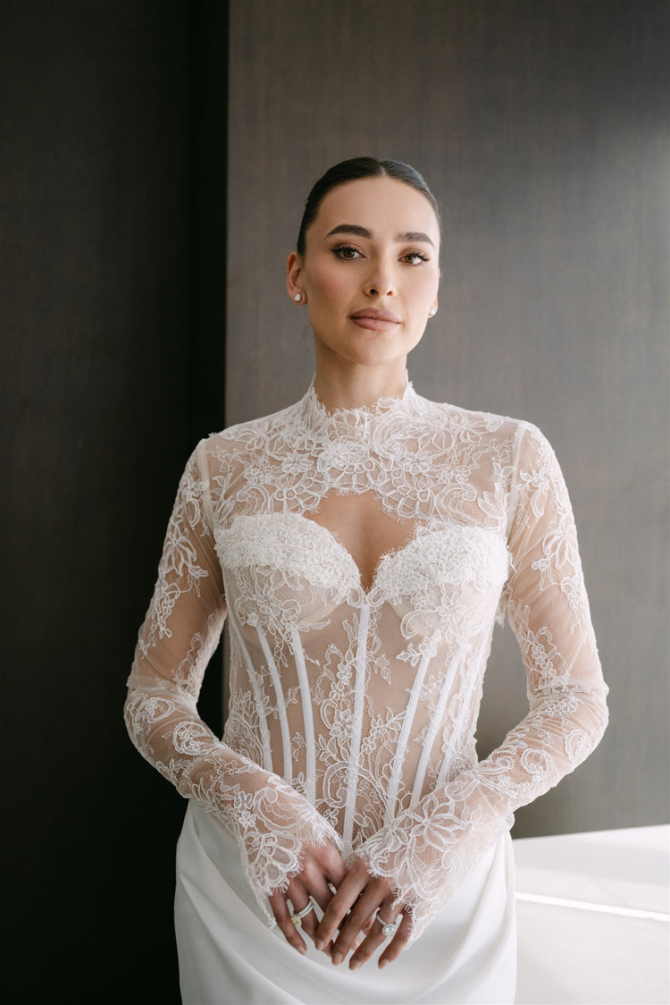 Shaylee SE081 Gown with detachable Train