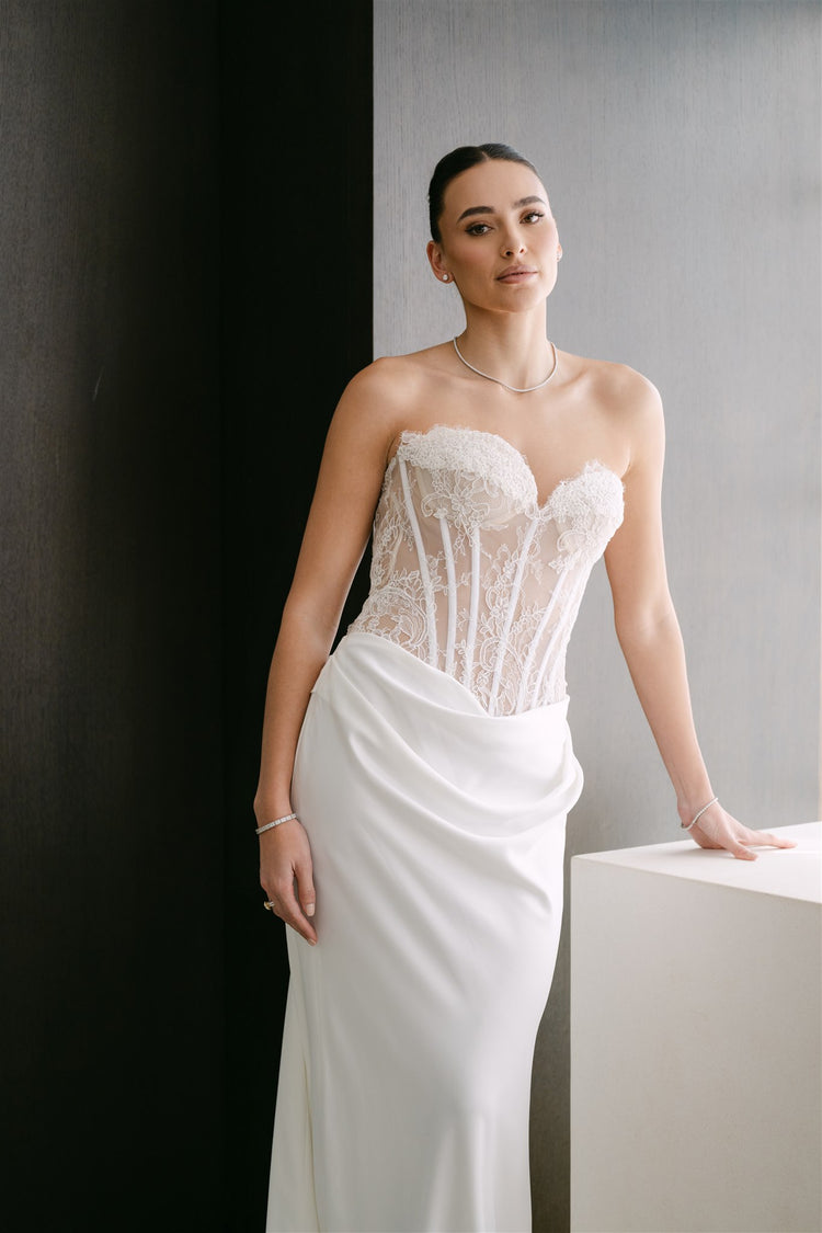 Shaylee SE081 Gown with detachable Train