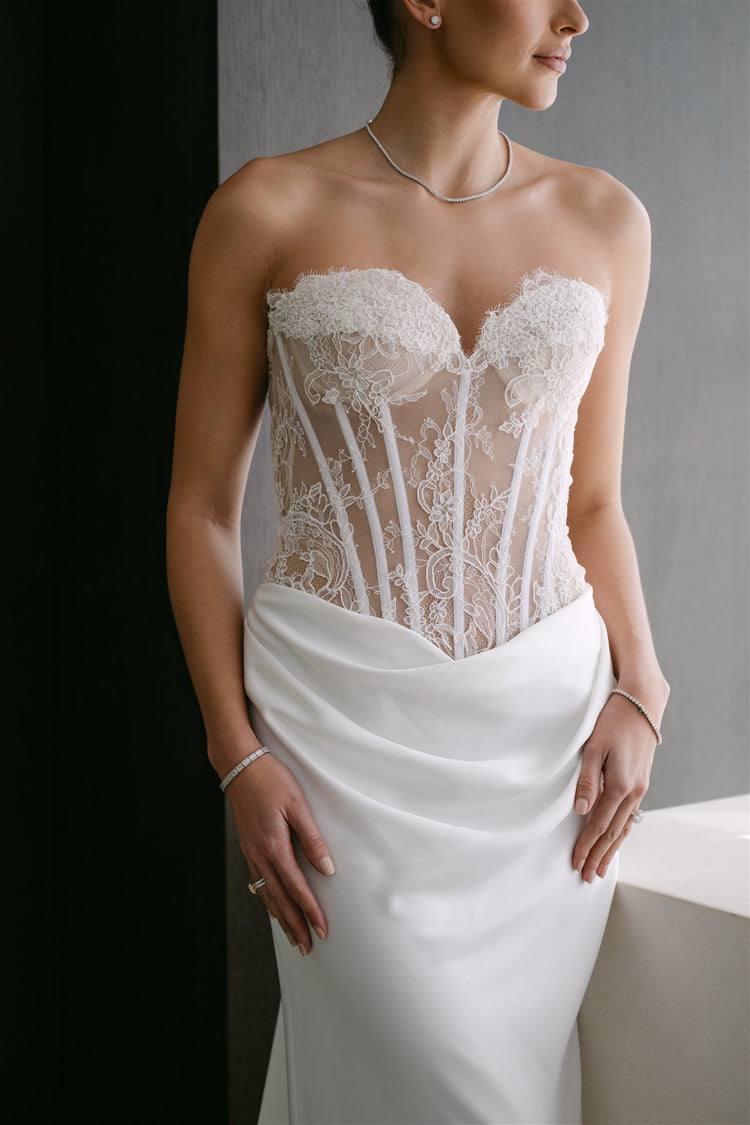Shaylee SE081 Gown with detachable Train
