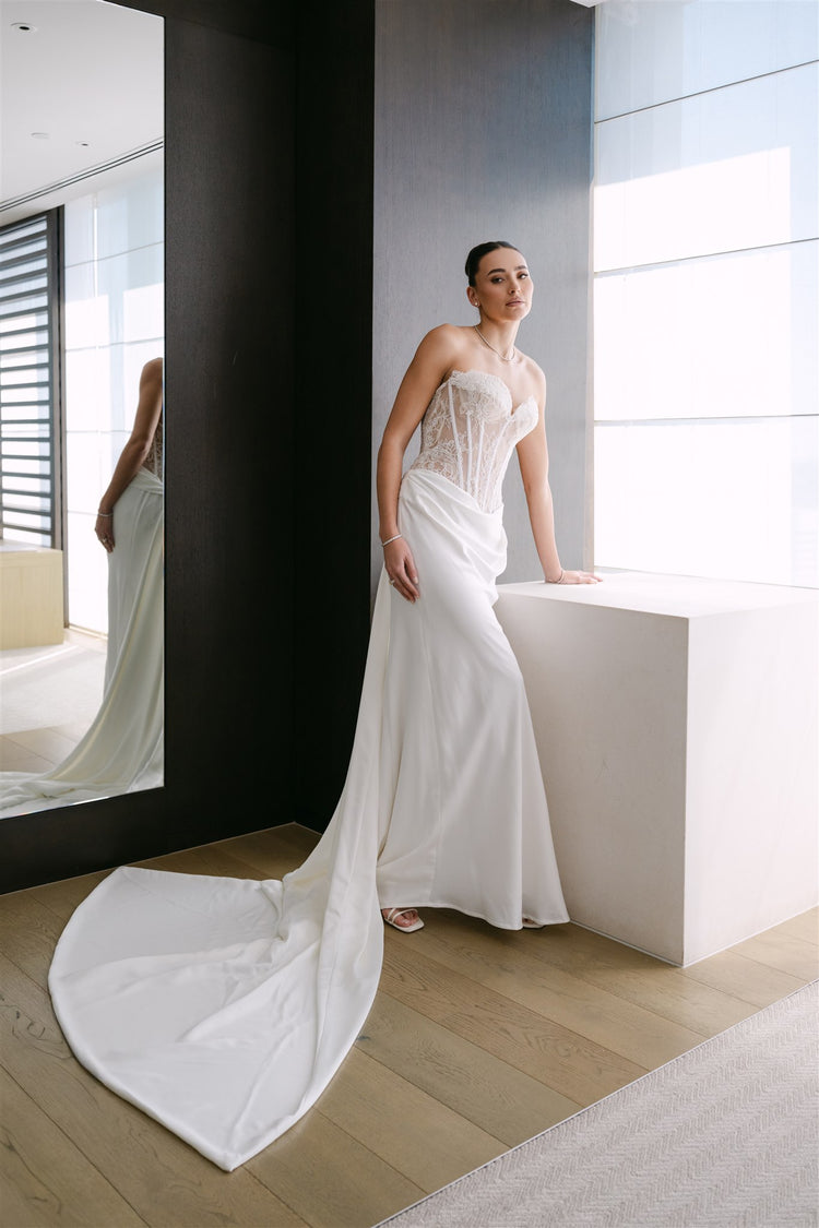 Shaylee SE081 Gown with detachable Train