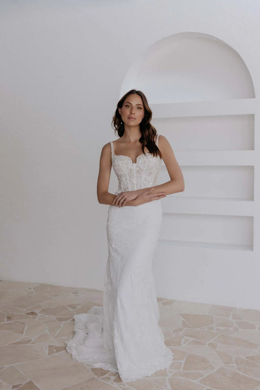 Alexandra Closed U with sleeve