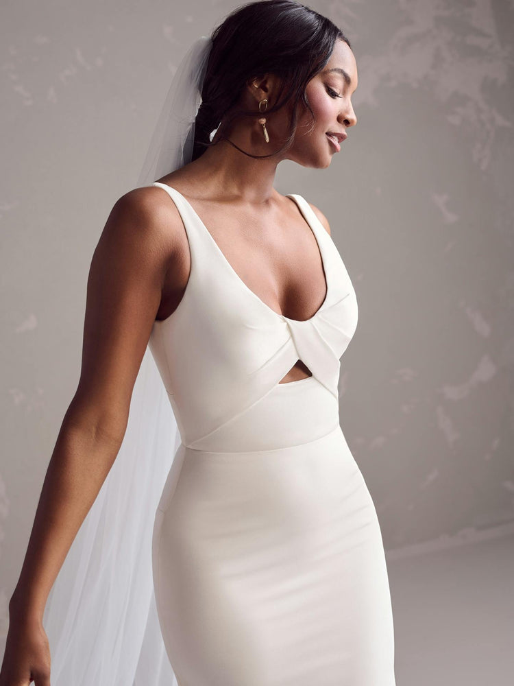 Iliana Keyhole Front No Orders